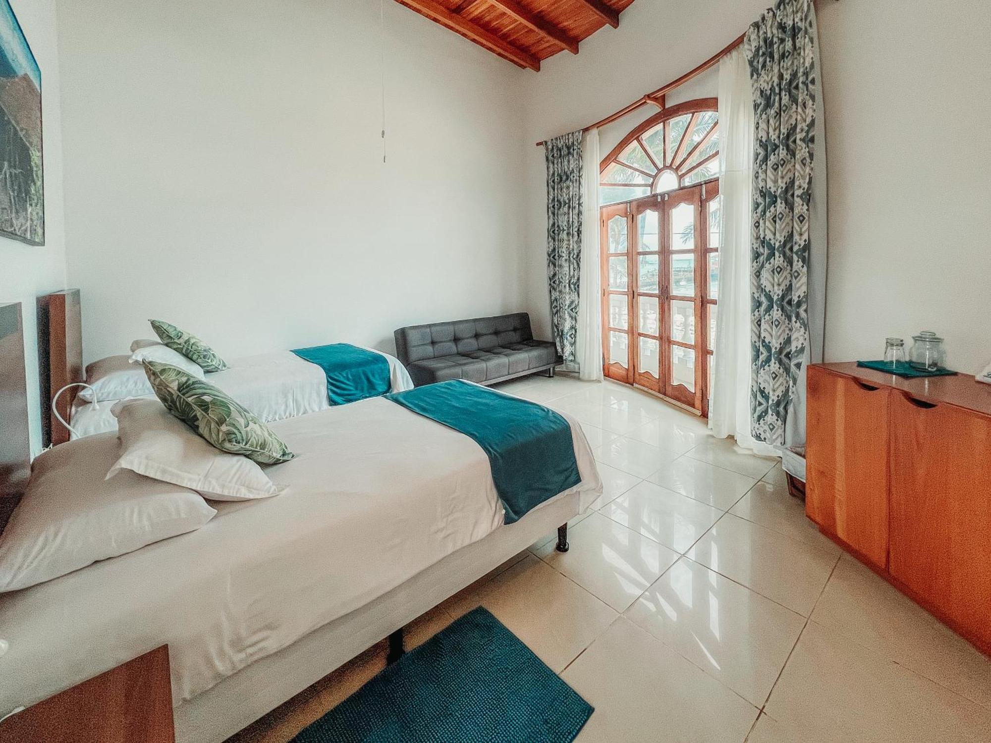 Hotel Albemarle Puerto Villamil Buitenkant foto