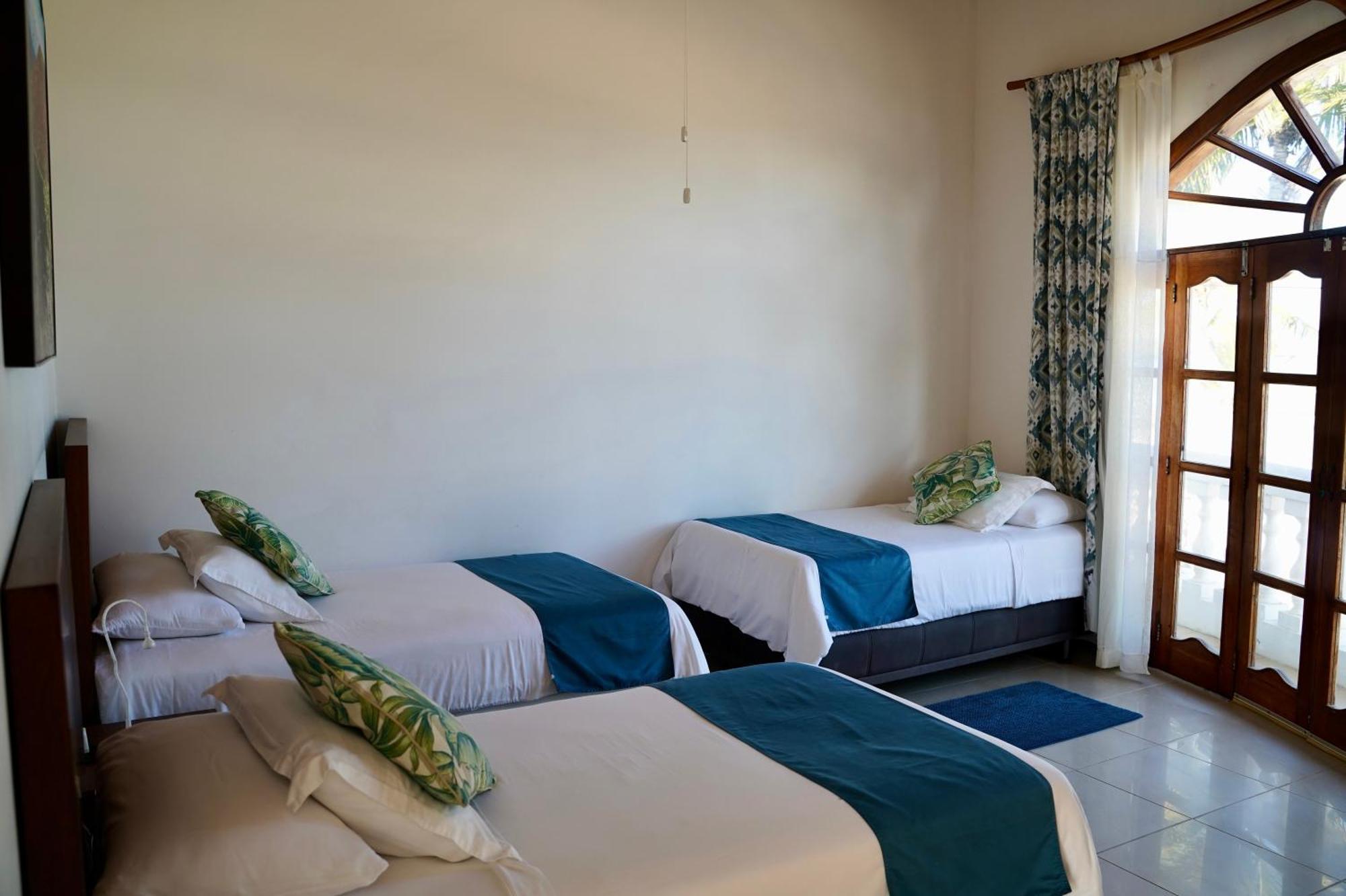 Hotel Albemarle Puerto Villamil Buitenkant foto